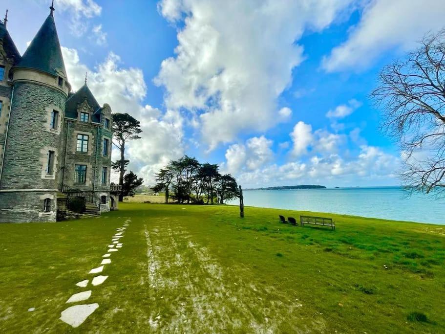Chateau Au Bord De La Mer Carantec Esterno foto