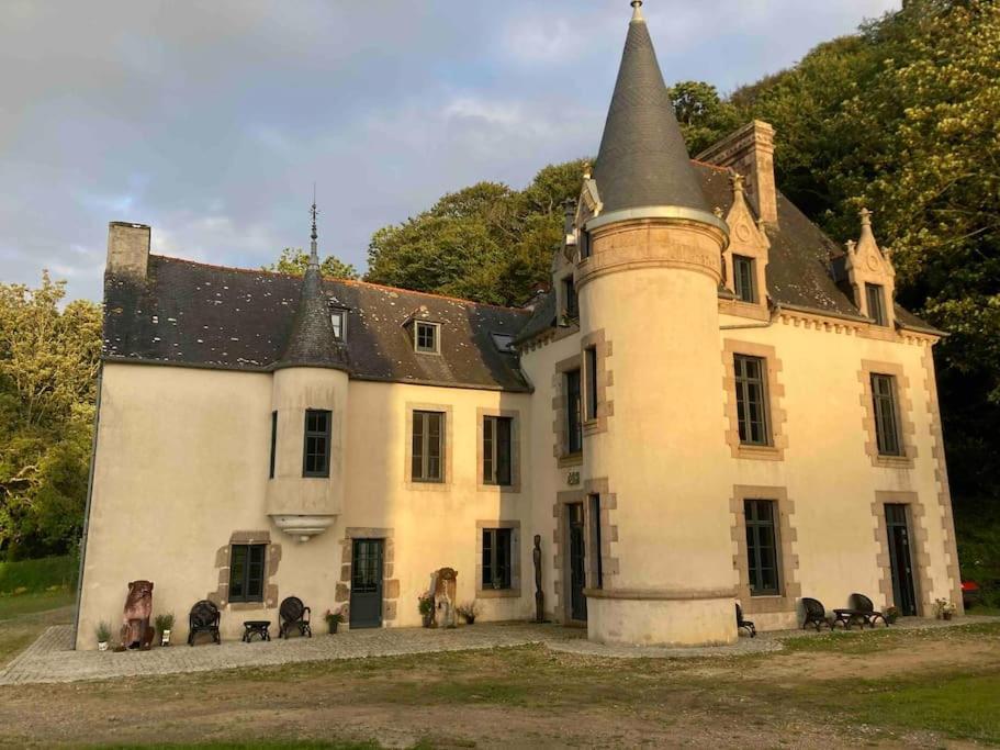 Chateau Au Bord De La Mer Carantec Esterno foto