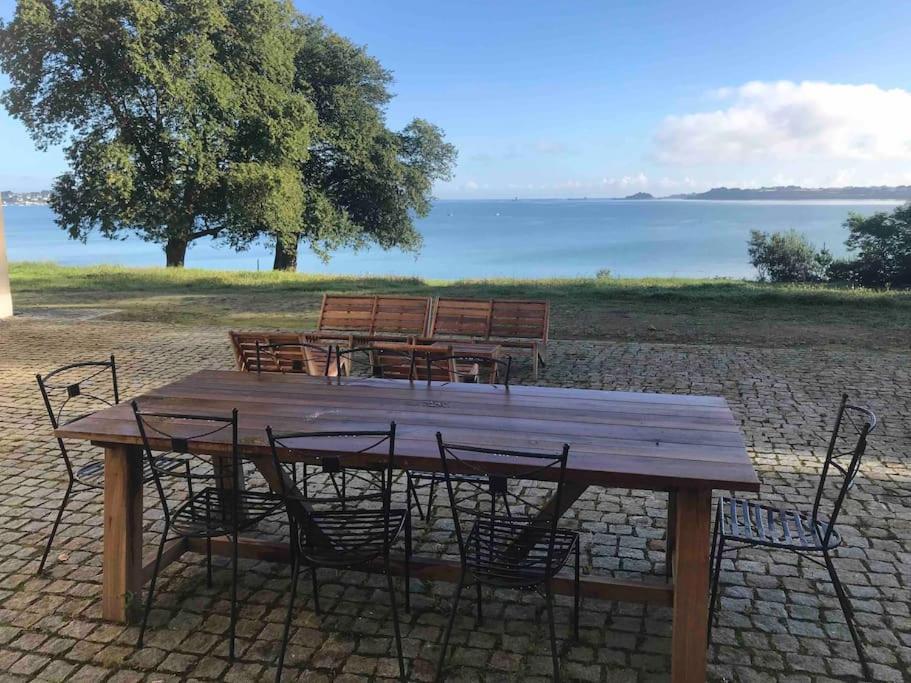 Chateau Au Bord De La Mer Carantec Esterno foto